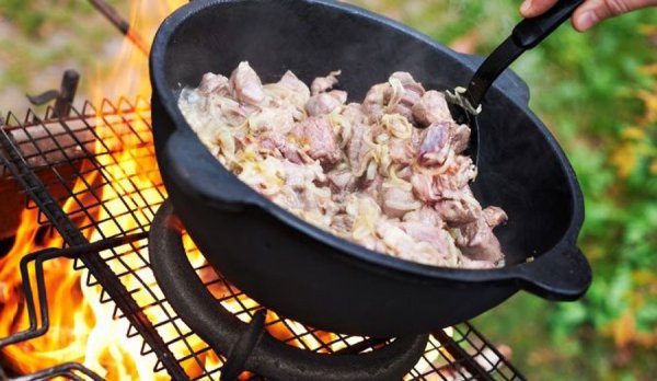 Приготовление пищи в казане