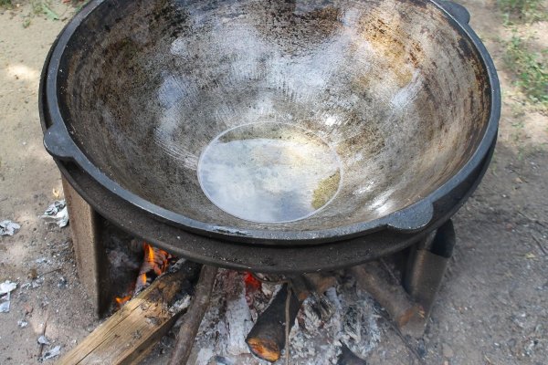 Казан на костре