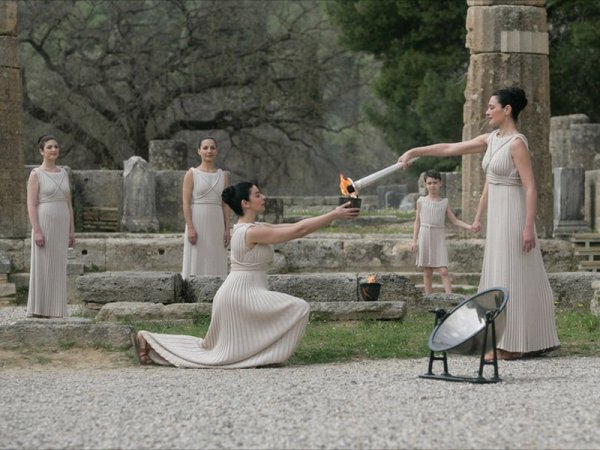 Олимпия Греция Олимпийский огонь