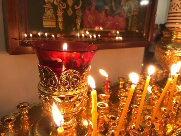 Горящая Лампадка у иконы Святого Александра Невского