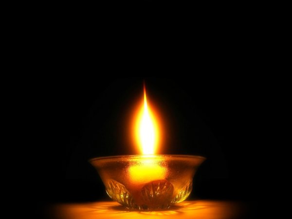 Лампадка на темном фоне