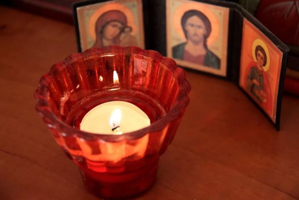 Лампада перед образами