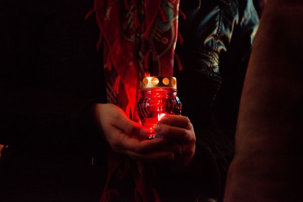 Человек с лампадой в руке