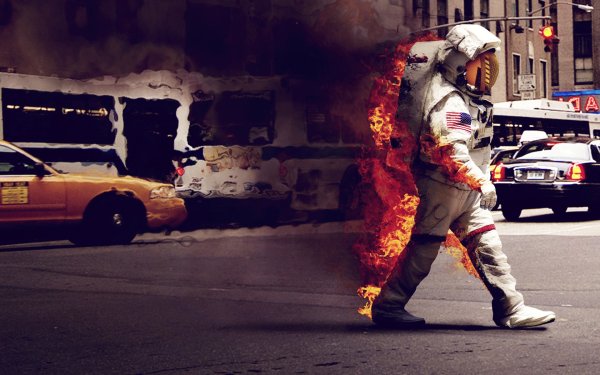 Космонавт на фоне взрыва