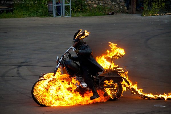 Мотоцикл в огне
