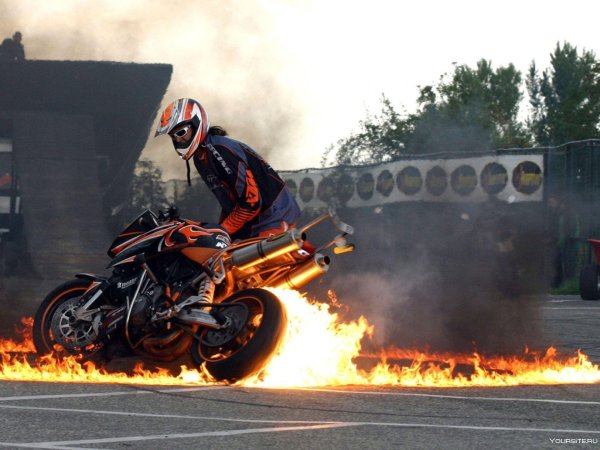 Мотоциклист в огне