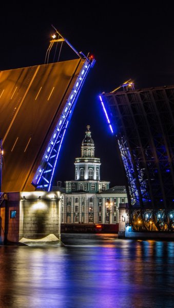 Разводной мост в Санкт-Петербурге