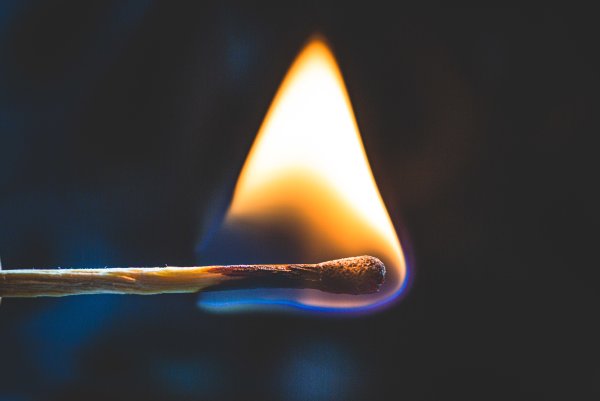 Спички горят