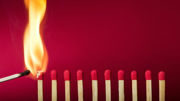 Спичка с огнем