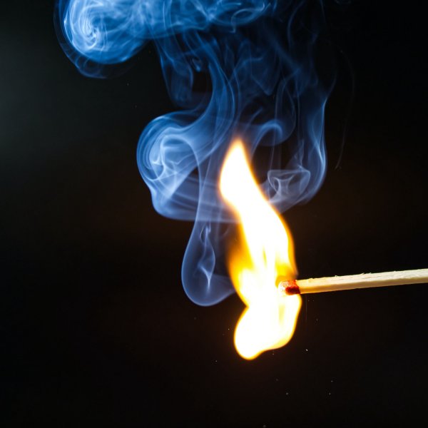 Горящие спички