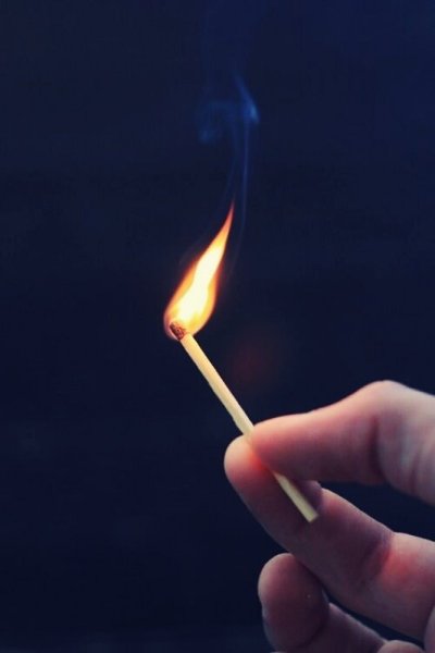 Спички горят