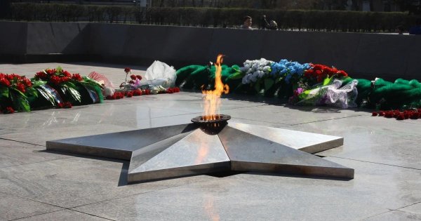 Памятник вечный огонь в Иркутске