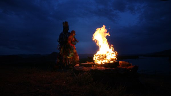 Шаманы вокруг костра
