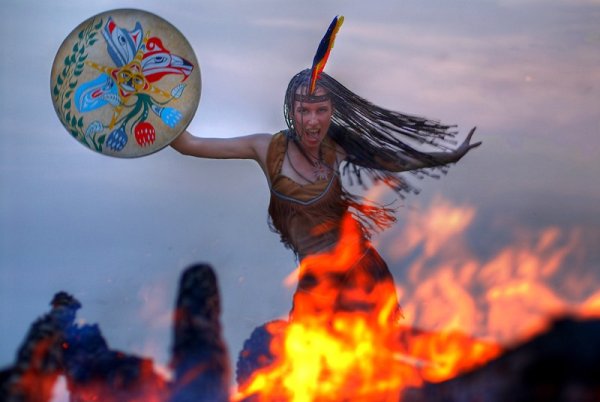 Шаманка с бубном