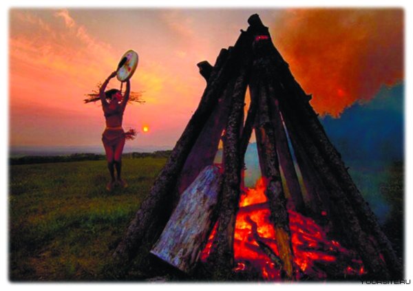 Шаманка с бубном у костра
