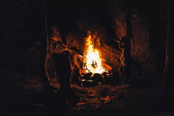 Шаман у костра