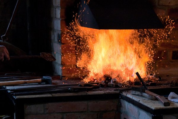 Кузница горн наковальня