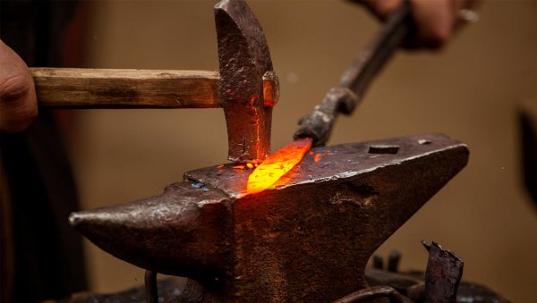 Кузница горн наковальня