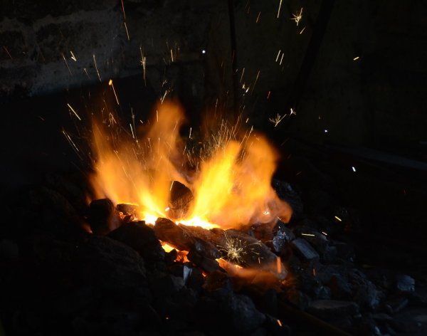 Огонь в кузнечной печи