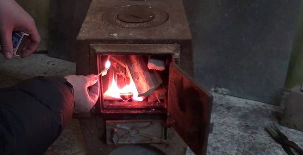 Огонь в буржуйке