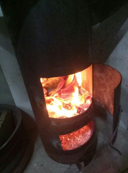 Буржуйка горит