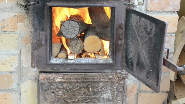 Печь на дровах Старая
