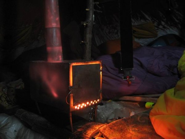 Буржуйка в военной палатке