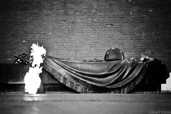 Памятники ВОВ черно белые