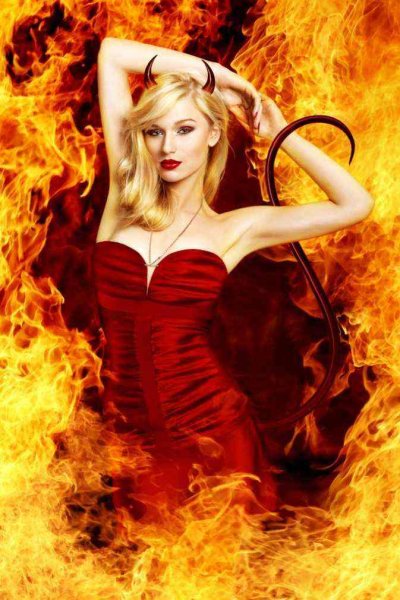 Девушка блондинка в огне