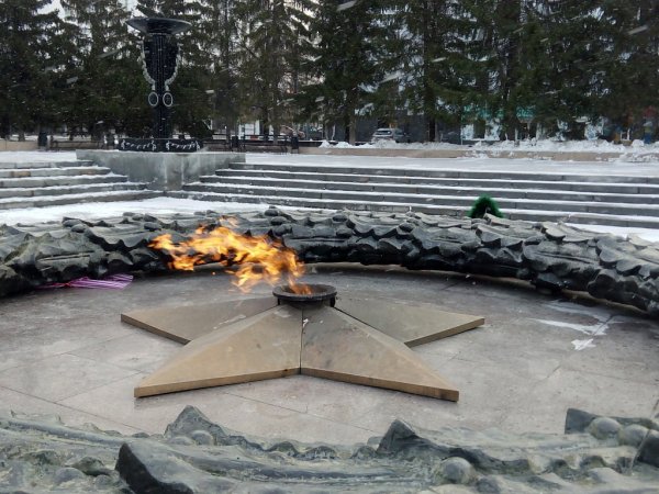 Памятник вечный огонь в Челябинске