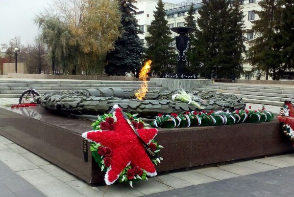 Мемориал вечный огонь Челябинск