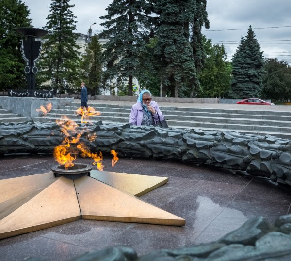 Вечный огонь на аллее славы Челябинск