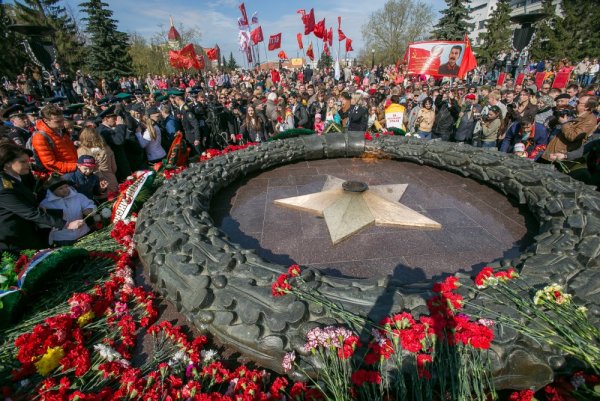 Вечный огонь на аллее славы Челябинск