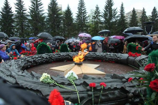 Вечный огонь на аллее славы Челябинск