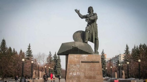 Памятник танкисту в Челябинске