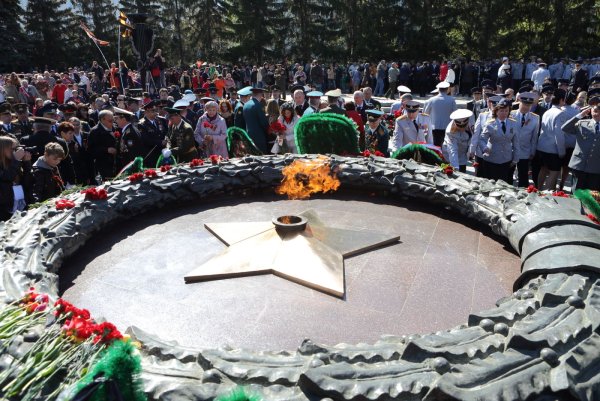 Памятник вечный огонь в Челябинске