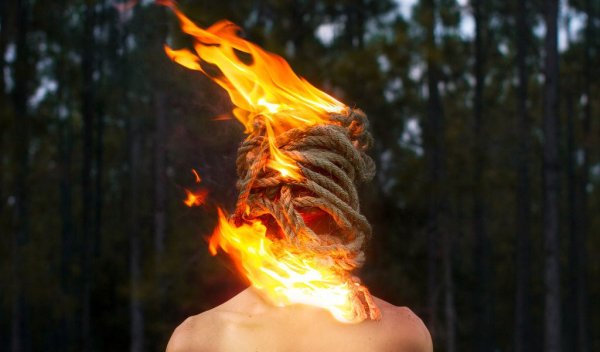 Человек с горящей головой