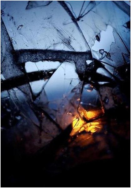 Осколки разбитого стекла