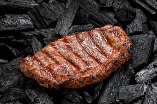 Сочный стейк на гриле