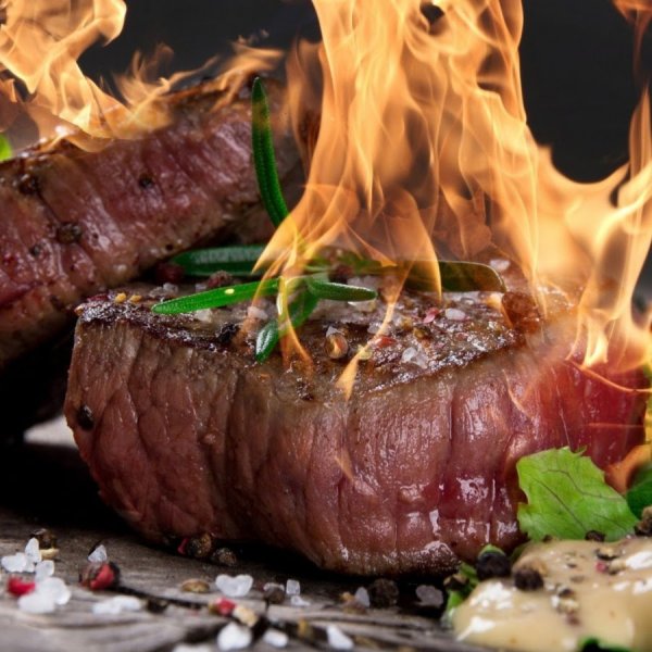 Жареное мясо на огне