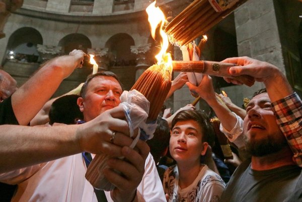 Иерусалим храм гроба Господня схождение Благодатного огня