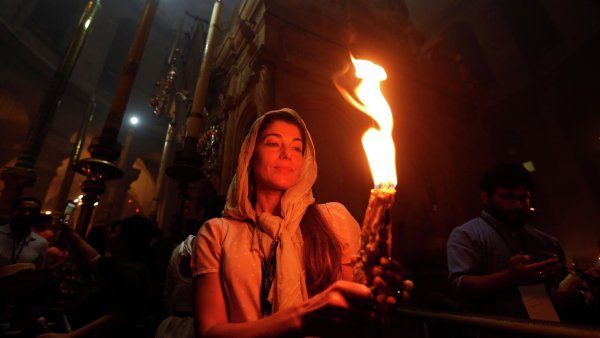 Схождение Благодатного огня в Иерусалиме 2021