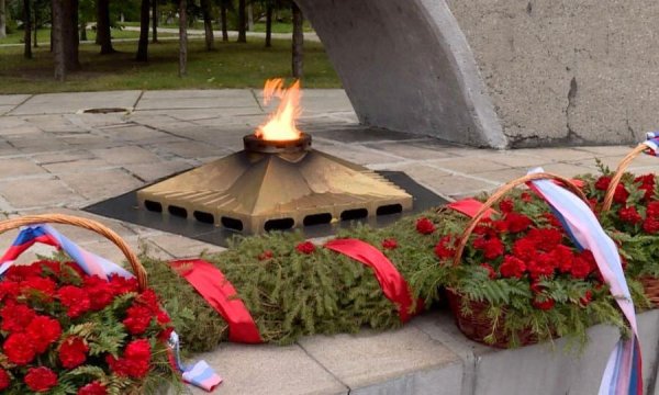 Великий Новгород постамент вечный огонь