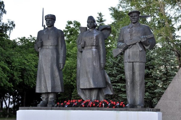 Памятник монумент Победы Архангельск