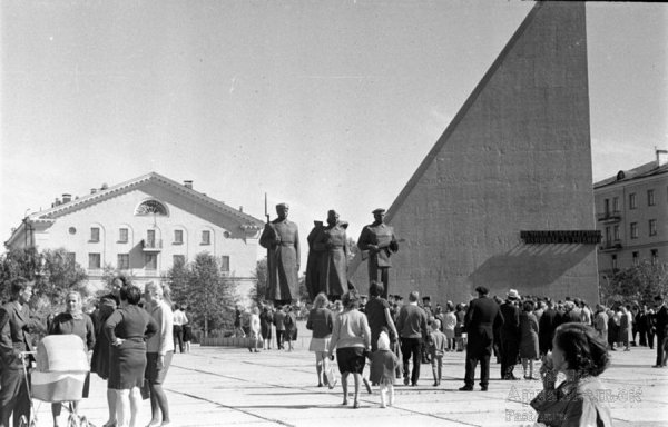 Открытие памятника Ленину в Мурманске 1957 год