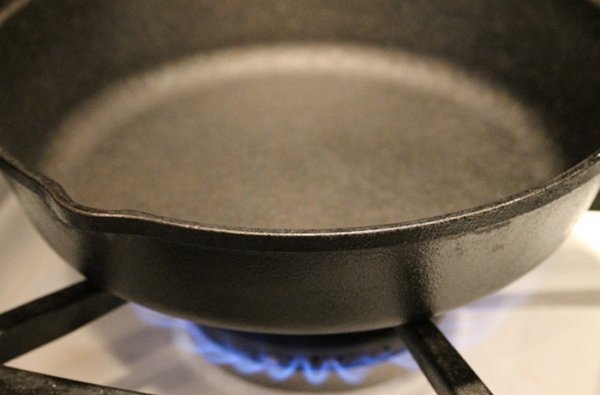Сковородка на огне