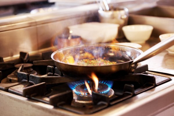 Сковорода на плите