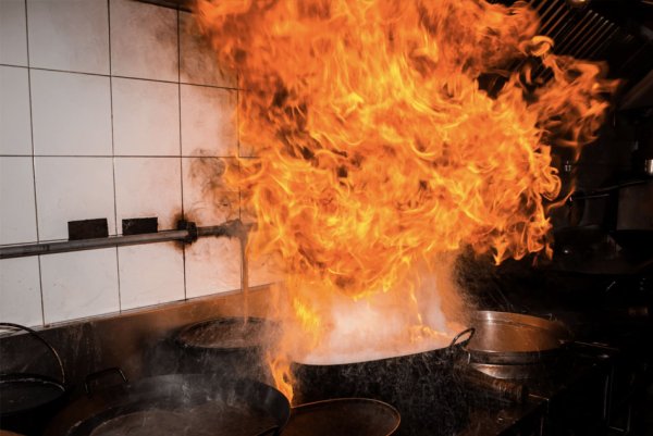 Кухня горит