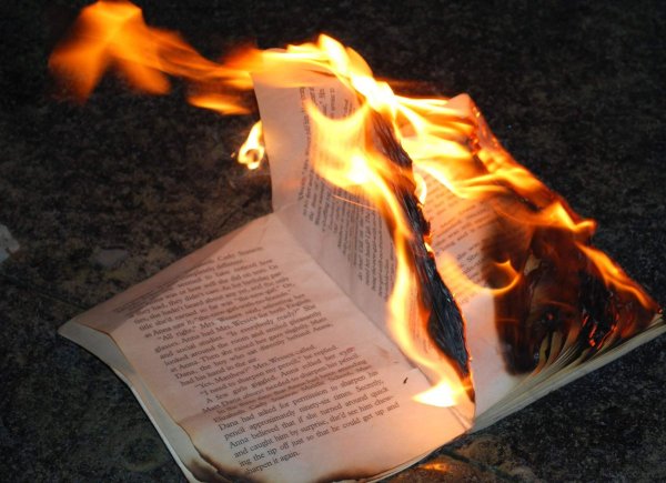 Книга с огнем