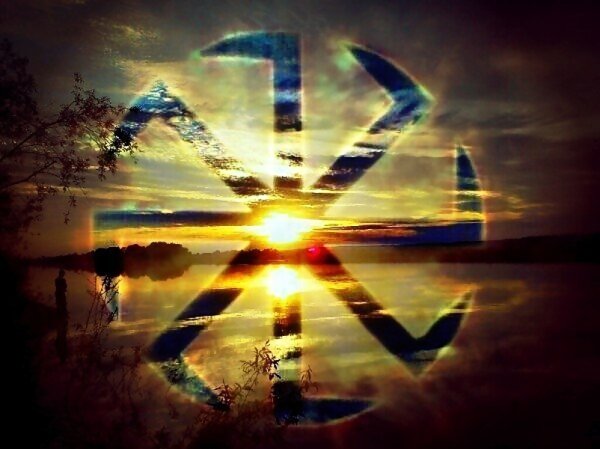 Коловрат на фоне солнца